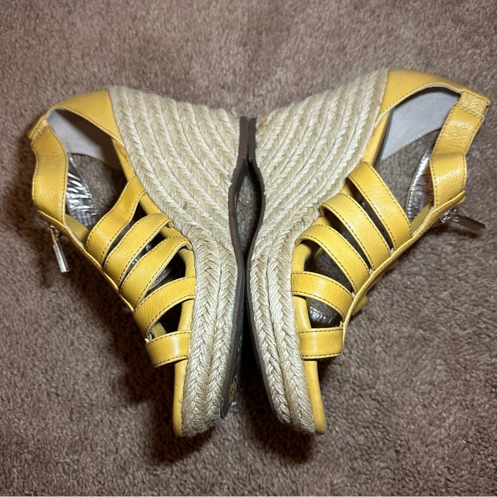 Sofft Women’s Wedge Heels  Zip Yellow Sandal Size 8M Leather - Picture 2 of 12